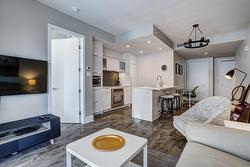 713-365 Rue St-André  Montréal (Ville-Marie), QC H2L 0G2