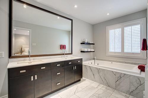 Salle de bains attenante à la CCP - 4413 Boul. Décarie, Montréal (Côte-Des-Neiges/Notre-Dame-De-Grâce), QC - Indoor Photo Showing Bathroom