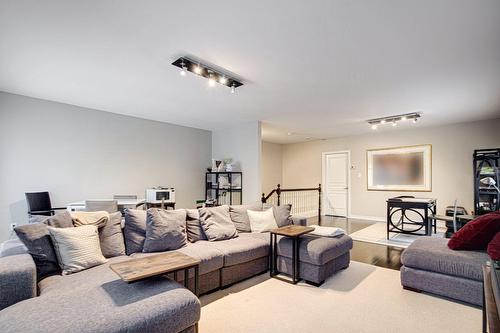 Salle familiale - 4413 Boul. Décarie, Montréal (Côte-Des-Neiges/Notre-Dame-De-Grâce), QC - Indoor Photo Showing Living Room