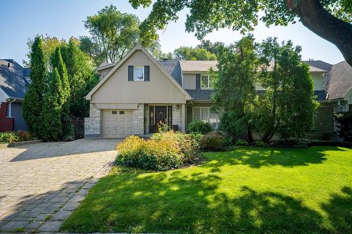 146 Av. Lockhart  Mont-Royal, QC H3P 1Y1