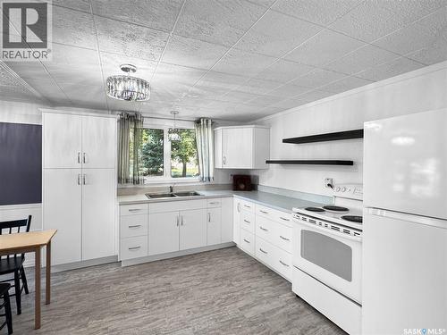 308 2Nd Avenue S, Leask, SK - Indoor Photo Showing Kitchen With Double Sink