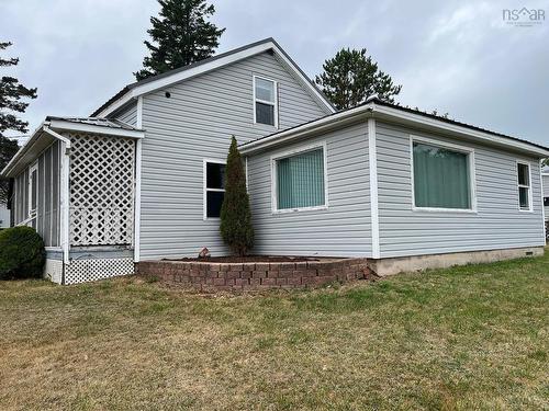 607 Highway 2, Lower Five Islands, NS 