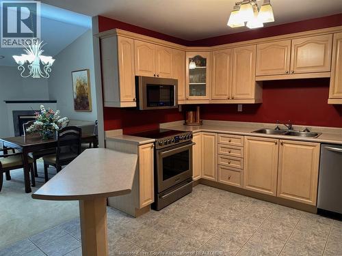 11285 Firgrove Drive, Windsor, ON - Indoor Photo Showing Kitchen With Double Sink