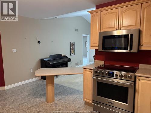 11285 Firgrove Drive, Windsor, ON - Indoor Photo Showing Kitchen