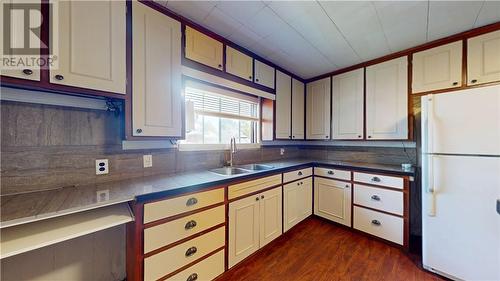 4 New Street, Gore Bay, ON - Indoor Photo Showing Kitchen With Double Sink