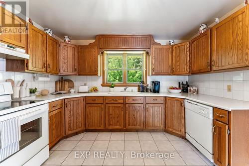 9640 Dagmar Road, Whitby, ON - Indoor Photo Showing Kitchen