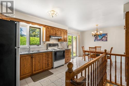 5 Spring Garden Avenue, Ottawa, ON - Indoor Photo Showing Kitchen With Double Sink
