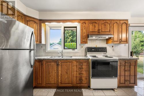 5 Spring Garden Avenue, Ottawa, ON - Indoor Photo Showing Kitchen With Double Sink
