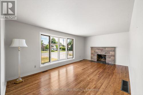 5 Spring Garden Avenue, Ottawa, ON - Indoor Photo Showing Living Room With Fireplace