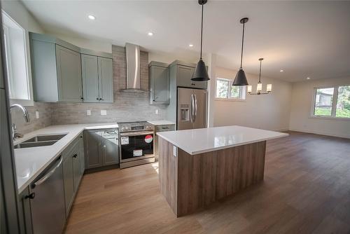 221 4Th Avenue, Cranbrook, BC - Indoor Photo Showing Kitchen With Double Sink With Upgraded Kitchen