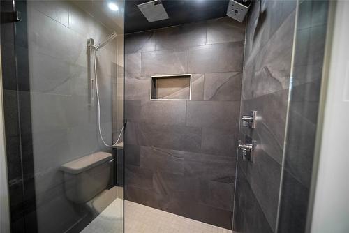 221 4Th Avenue, Cranbrook, BC - Indoor Photo Showing Bathroom