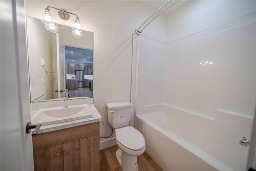221 4Th Avenue, Cranbrook, BC - Indoor Photo Showing Bathroom