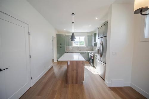221 4Th Avenue, Cranbrook, BC - Indoor Photo Showing Kitchen