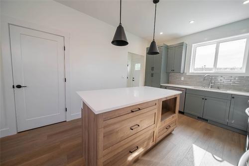 221 4Th Avenue, Cranbrook, BC - Indoor Photo Showing Kitchen