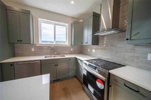 221 4Th Avenue, Cranbrook, BC - Indoor Photo Showing Kitchen With Upgraded Kitchen