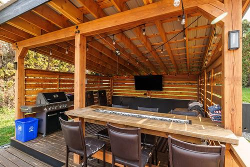 10769 Sherman Drive, Lake Country, BC - Indoor With Fireplace