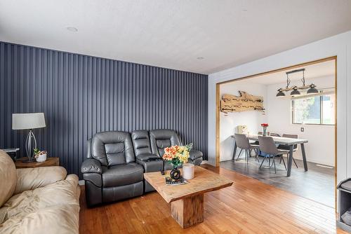10769 Sherman Drive, Lake Country, BC - Indoor Photo Showing Living Room