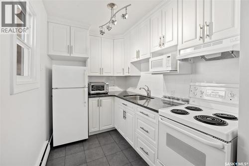 424 3Rd Avenue, Saskatoon, SK - Indoor Photo Showing Kitchen