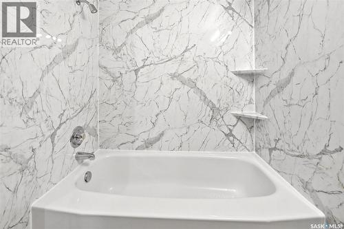 424 3Rd Avenue, Saskatoon, SK - Indoor Photo Showing Bathroom