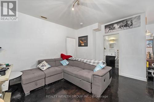 31 Silver Birch Street, Kawartha Lakes, ON - Indoor Photo Showing Living Room