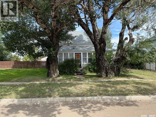 9 3Rd Street E, Willow Bunch, SK - Outdoor
