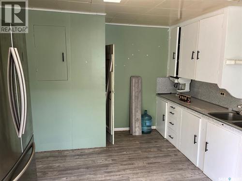 9 3Rd Street E, Willow Bunch, SK - Indoor Photo Showing Kitchen