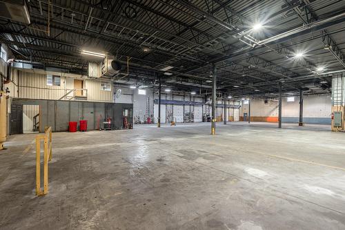 Intérieur - 60 Rue Sheard, Coaticook, QC - Indoor Photo Showing Garage