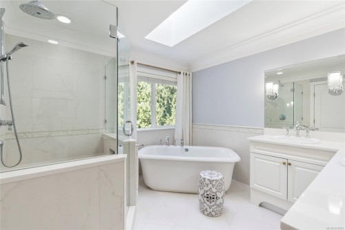 931 Cowerd Rd, Cobble Hill, BC 