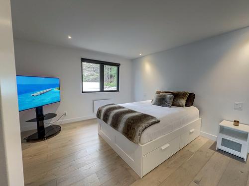 Chambre à coucher principale - 100 22E Rue Du Lac-Des-Français, Sainte-Marcelline-De-Kildare, QC - Indoor Photo Showing Bedroom