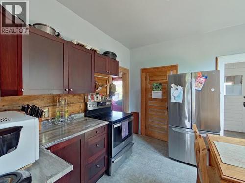 6279 Sycamore Street, Powell River, BC - Indoor Photo Showing Kitchen
