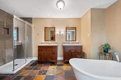 Salle de bains attenante à la CCP - 