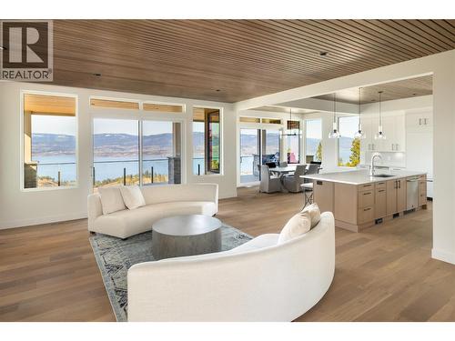 5650 The Edge Place Unit# 110, Kelowna, BC - Indoor Photo Showing Living Room