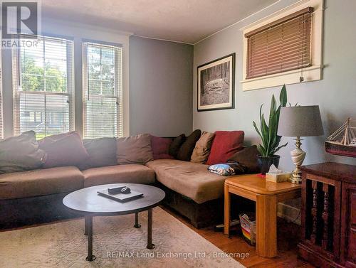 4 Archy Street, Brockton, ON - Indoor Photo Showing Living Room