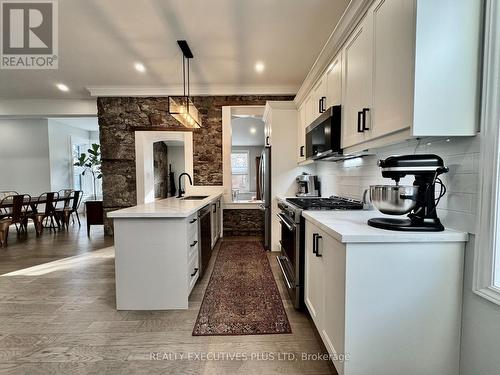 6 Elgin Street N, Cambridge, ON - Indoor Photo Showing Kitchen