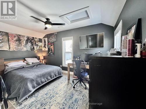 6 Elgin Street N, Cambridge, ON - Indoor Photo Showing Bedroom