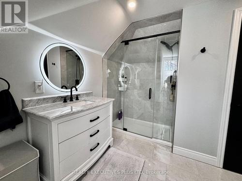 6 Elgin Street N, Cambridge, ON - Indoor Photo Showing Bathroom