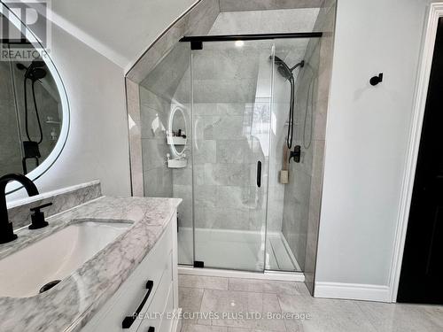 6 Elgin Street N, Cambridge, ON - Indoor Photo Showing Bathroom