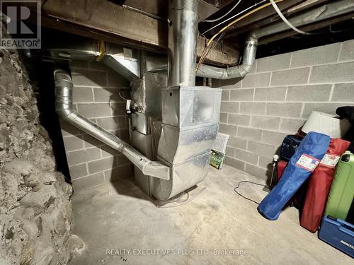 6 Elgin Street N, Cambridge, ON - Indoor Photo Showing Basement