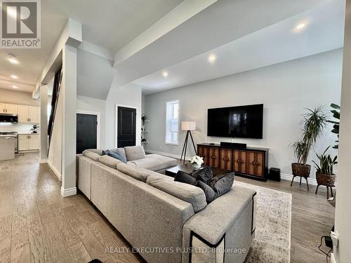 6 Elgin Street N, Cambridge, ON - Indoor Photo Showing Living Room