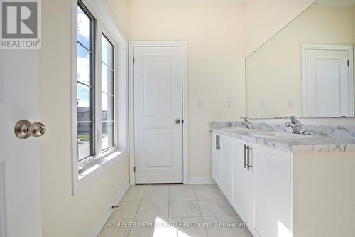 1864 Irish Moss Square, Pickering, ON - Indoor