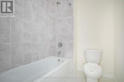 1864 Irish Moss Square, Pickering, ON - Indoor Photo Showing Bathroom