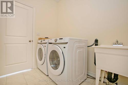 1864 Irish Moss Square, Pickering, ON - Indoor Photo Showing Laundry Room