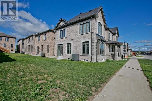 1864 Irish Moss Square, Pickering, ON - Outdoor