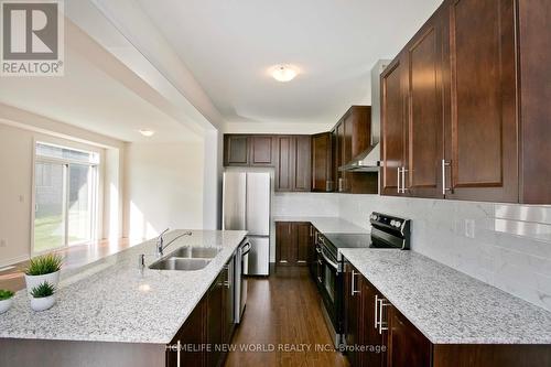 1864 Irish Moss Square, Pickering, ON - Indoor Photo Showing Kitchen With Double Sink With Upgraded Kitchen
