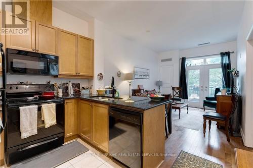 111 - 5327 Upper Middle Road, Burlington, ON - Indoor Photo Showing Kitchen