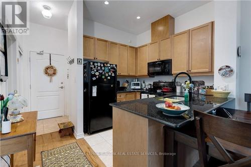 111 - 5327 Upper Middle Road, Burlington, ON - Indoor Photo Showing Kitchen