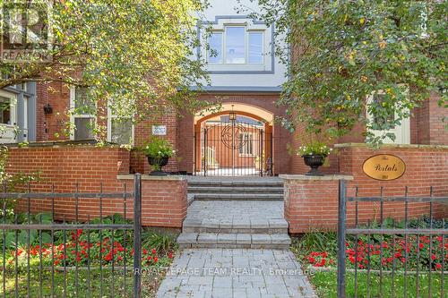 9 - 292 LAURIER AVENUE  Ottawa, ON K1N 6P5