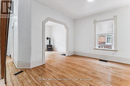 32 Arthur Street, Brant, ON - Indoor Photo Showing Other Room