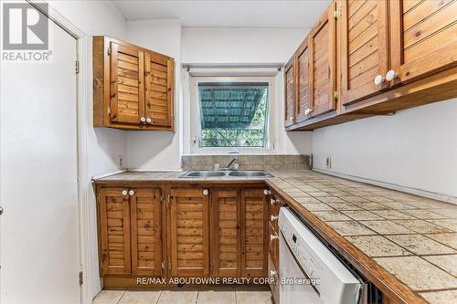 32 Arthur Street, Brant, ON - Indoor Photo Showing Kitchen With Double Sink