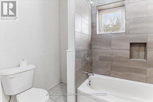 32 Arthur Street, Brant, ON - Indoor Photo Showing Bathroom